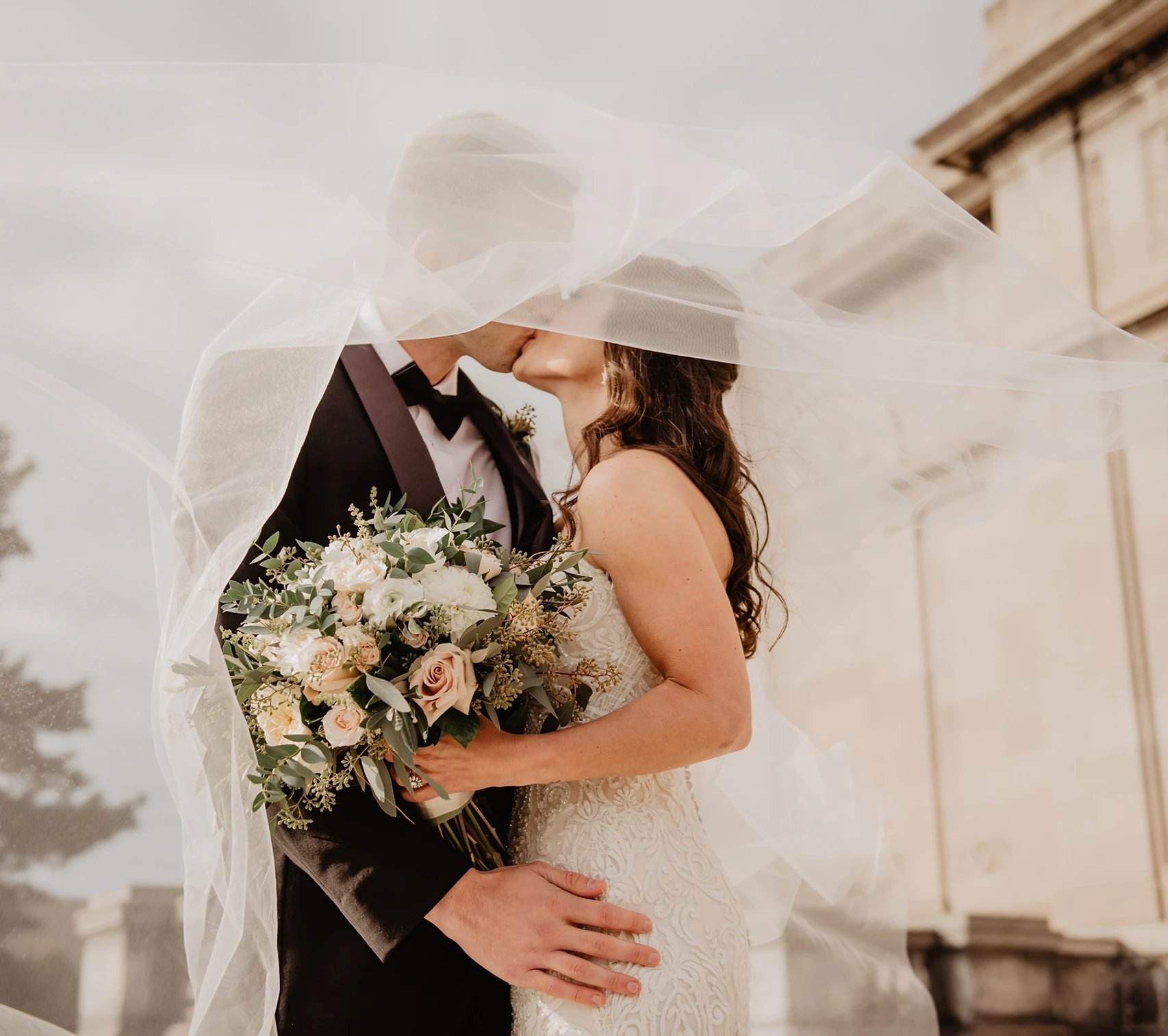 How Does a Florist Cremorne Point Choose Blooms for Waterfront Weddings?