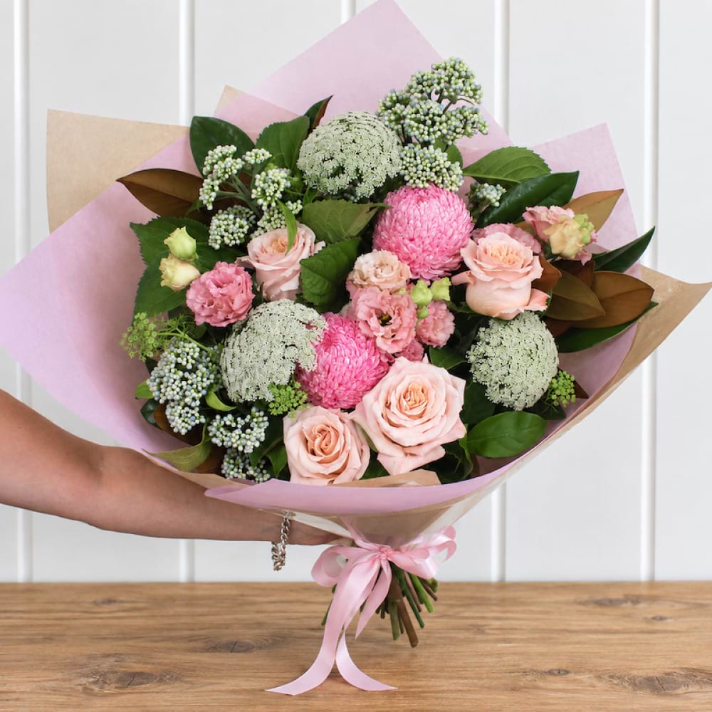 How Does a Florist Cremorne Point Choose Blooms for Waterfront Weddings?

